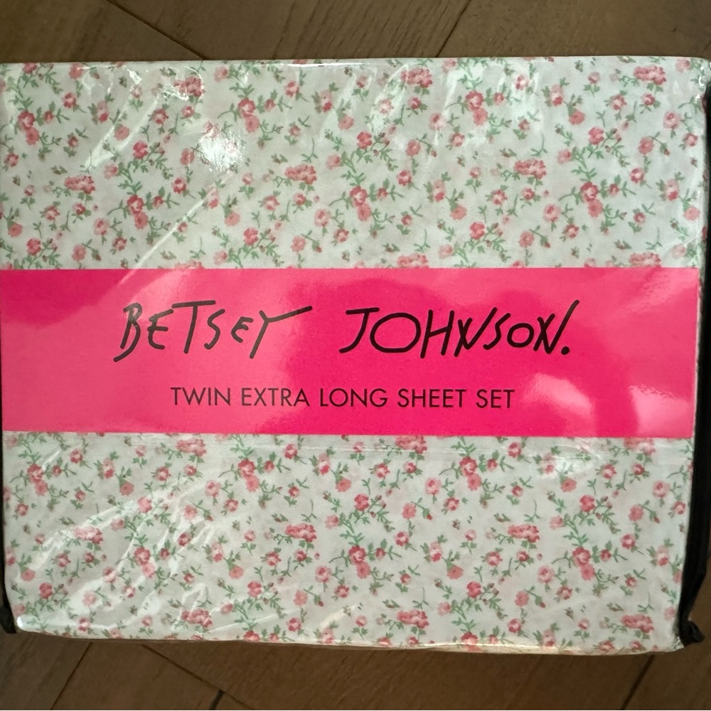 BOTH SOLD 

SOLD Betsey Johnson Pink and White Floral Sheet Sets (Twin XL sets)
